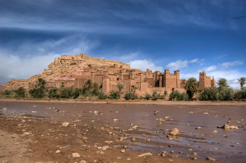 La kasbah di Ait Ben Haddou vista dal letto del fiume